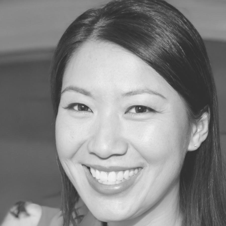 Retrato profesional de Elena Vázquez, directora de finanzas